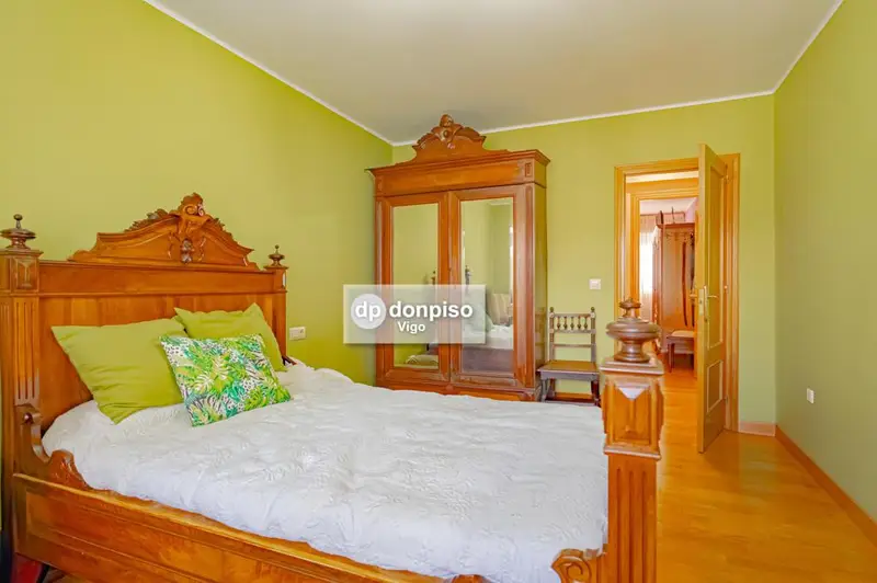 Apartamento Reformado con Terraza 4 Dormitorios y Cocina Equipada