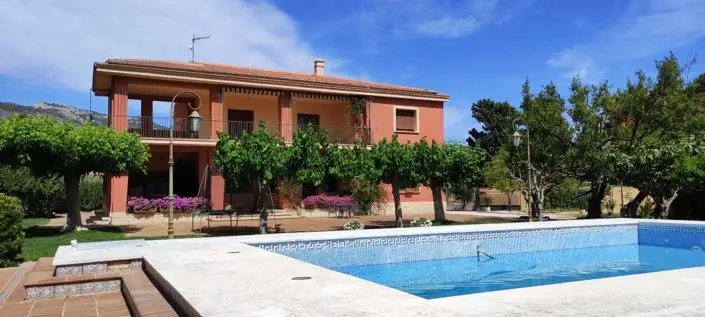 Villa de Lujo 7 Dormitorios Cerca de Cocentaina