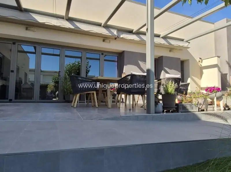 Chalet en Lorca con Piscina y Jardín, Adaptado para Silla de Ruedas