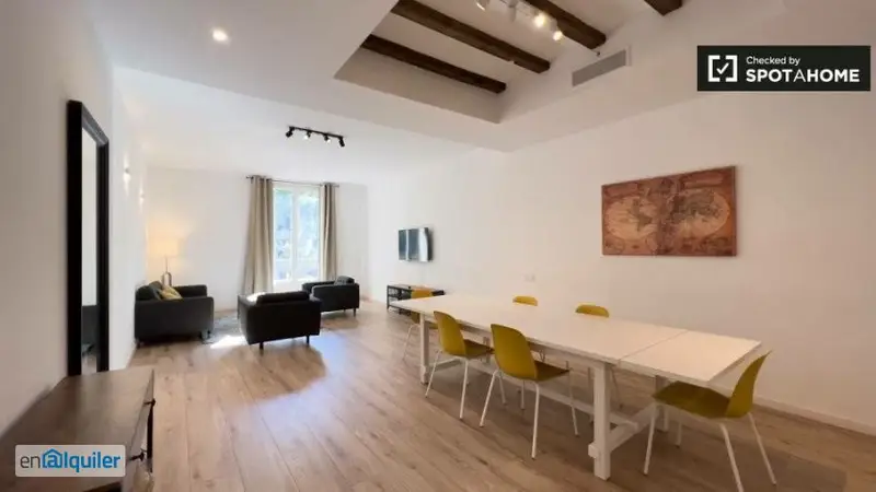 Piso de 3 habitaciones en alquiler en El Raval.