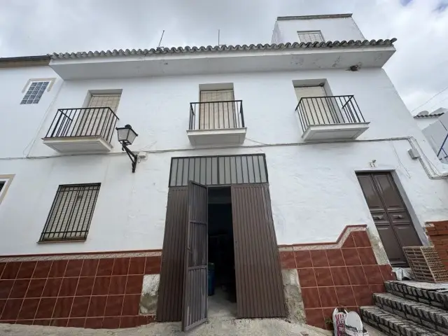 Adosado en Venta Olvera  Gran potencial de alquiler