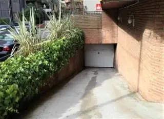 Garaje en venta en Barcelona calle Augusta