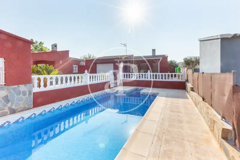 Chalet Rustico en Venta cerca de Montserrat