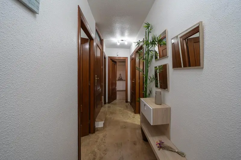Adosado en Otura con Apartamento Independiente y Vistas Panorámicas