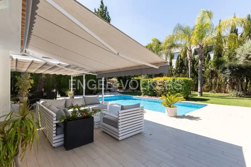 Chalet de Lujo en Venta en La Eliana 508m2 6 Habitaciones