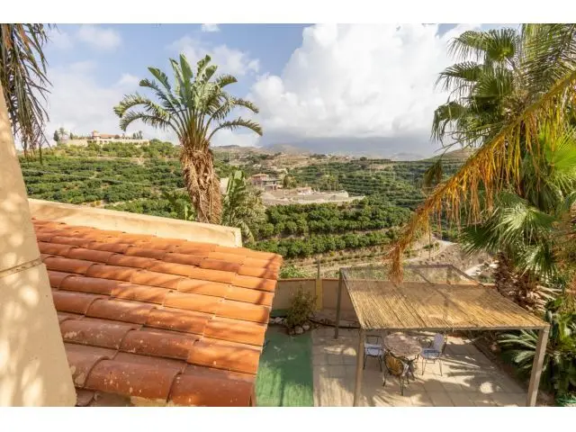 Villa con terreno de aguacate Hass en Motril