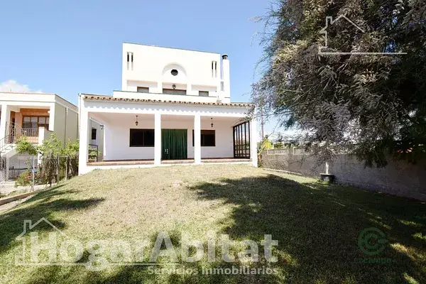 Chalet de Lujo en Almazora Cerca de la Playa