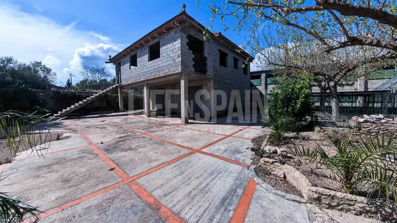 Chalet en venta en Tortosa con finca historica y piscina