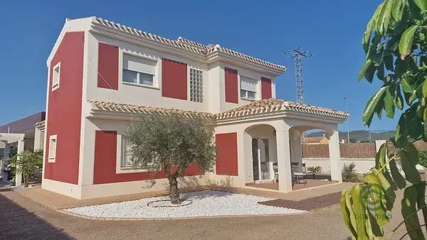 Casa familiar en Lorca 4 dormitorios 3 baños amplia y luminosa
