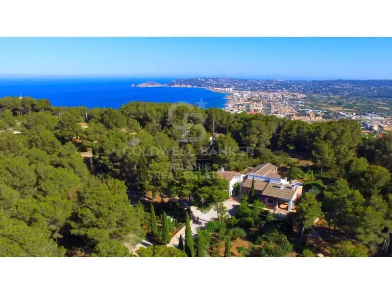 Chalet en Venta en Jávea: Villa Mediterránea con Vistas Panorámicas