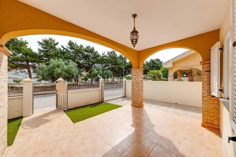 Villa en Venta San Javier: 3 Dormitorios, 2 Baños, Jardín y Vistas Panorámicas