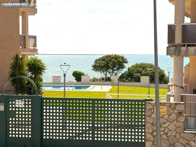 Espectacular Apartamento de 2 Dormitorios Dobles, 2 Baños, Terraza de 18 m2, Parking y Piscina. Alcanar