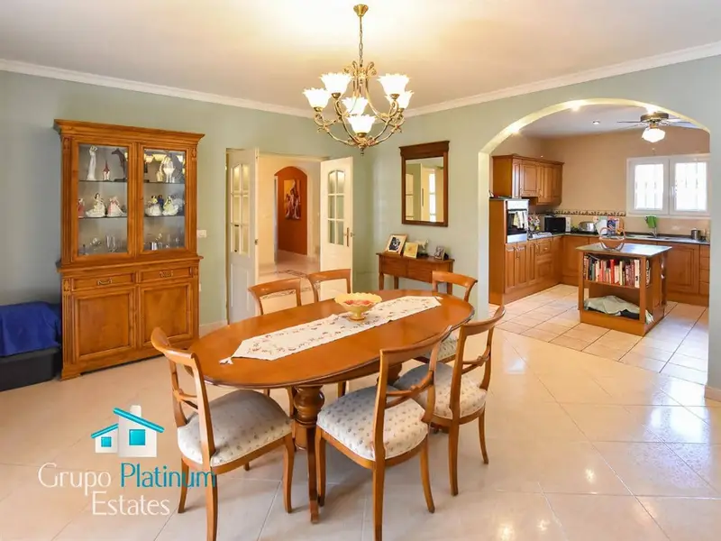 Chalet con Piscina Privada en El Puertecico Almeria