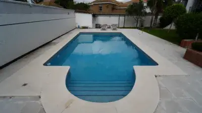 Chalet en venta en Dos Hermanas con piscina y jardin