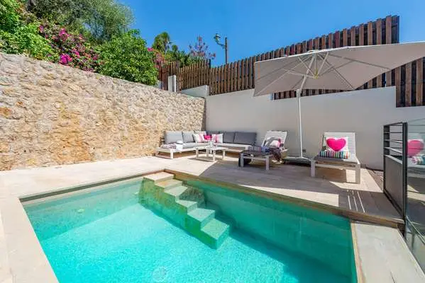 Adosado de Lujo en Pollensa con Piscina y Garaje