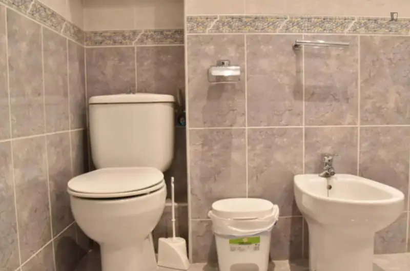 Habitacion individual en piso de 5 habitaciones