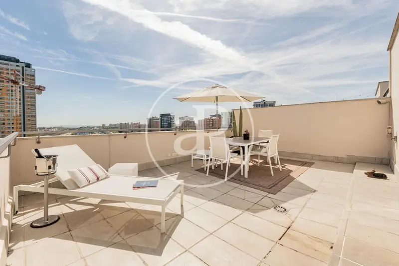 Ático de Lujo en Venta Madrid 3 Niveles Piscina Privada