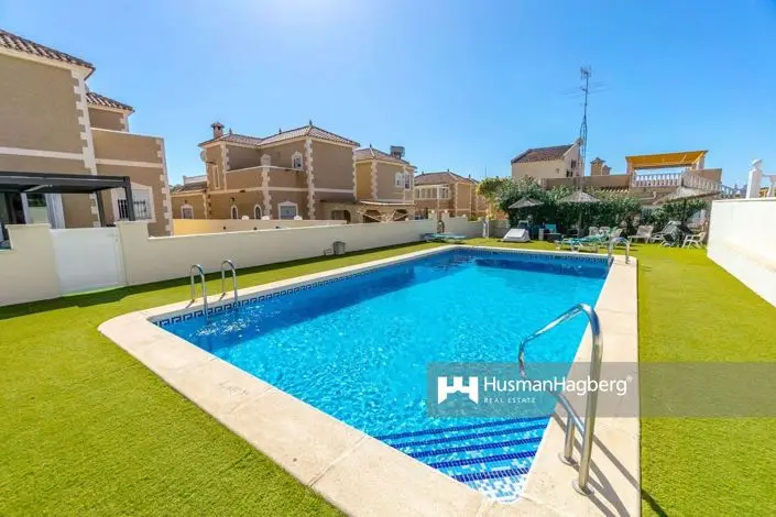 Villa en Venta Filipinas 3 Dormitorios Terraza Piscina