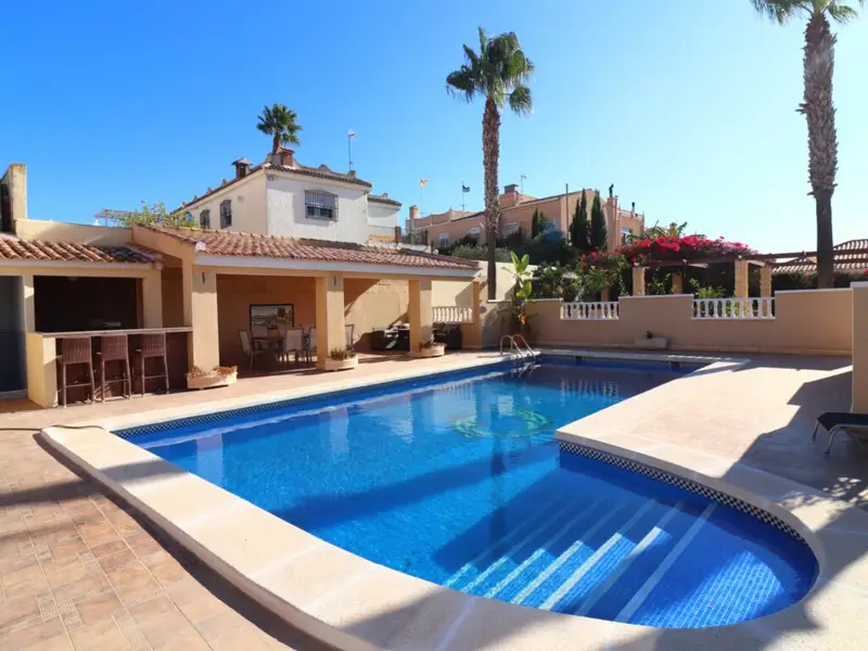 Villa en Venta 6 Dormitorios Piscina Privada La Marina