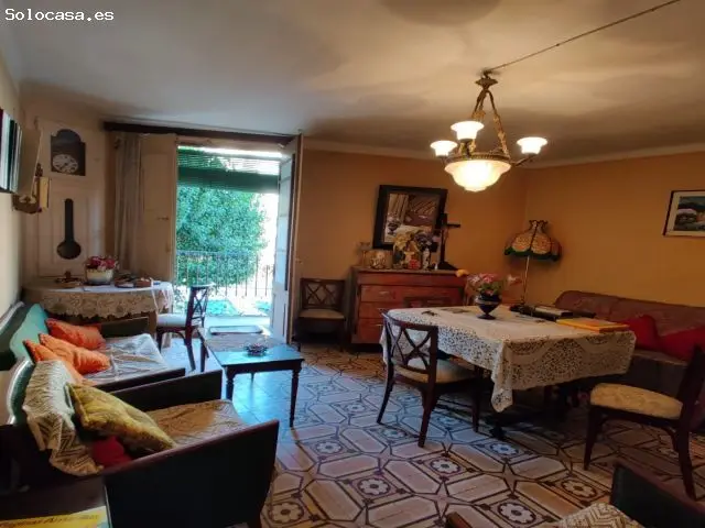 Casa Separada 3 Pisos + Local Comercial en Graus