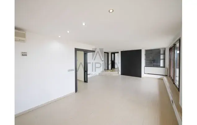 Alquiler Ático de Lujo 4 Dormitorios 326m² Barcelona