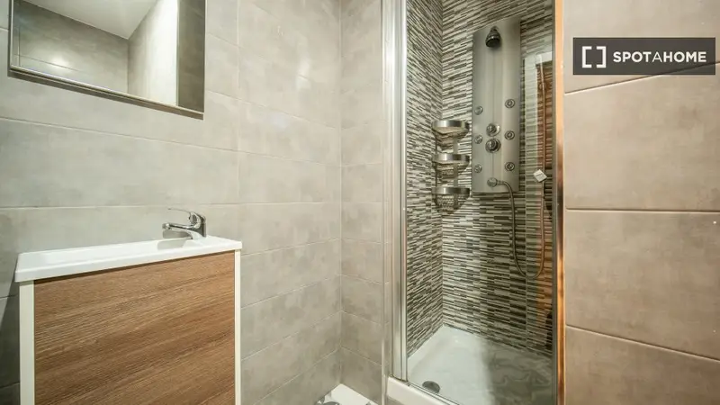 Habitación en piso de 9 habitaciones, Gaztambide, Madrid