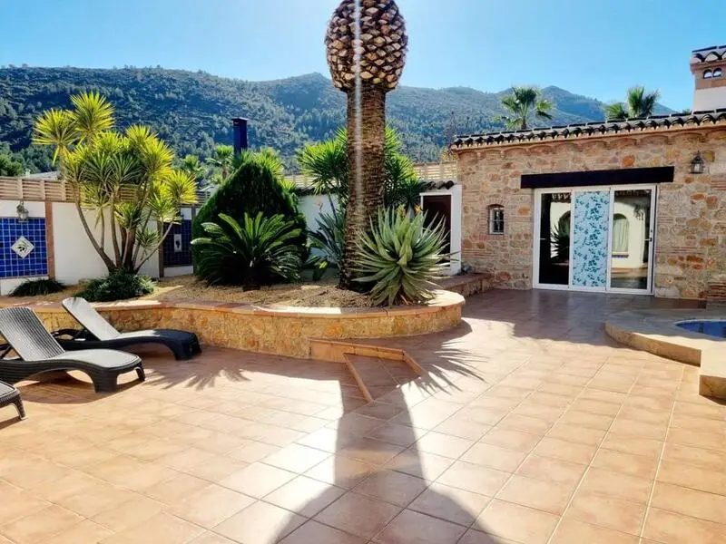 12 Cuarto Villa con 3 casas rurales en venta
