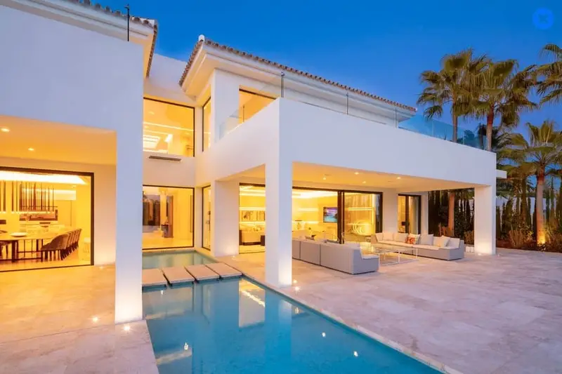 Villa de Lujo en Nueva Andalucía Marbella 6 Dormitorios Piscina Infinita