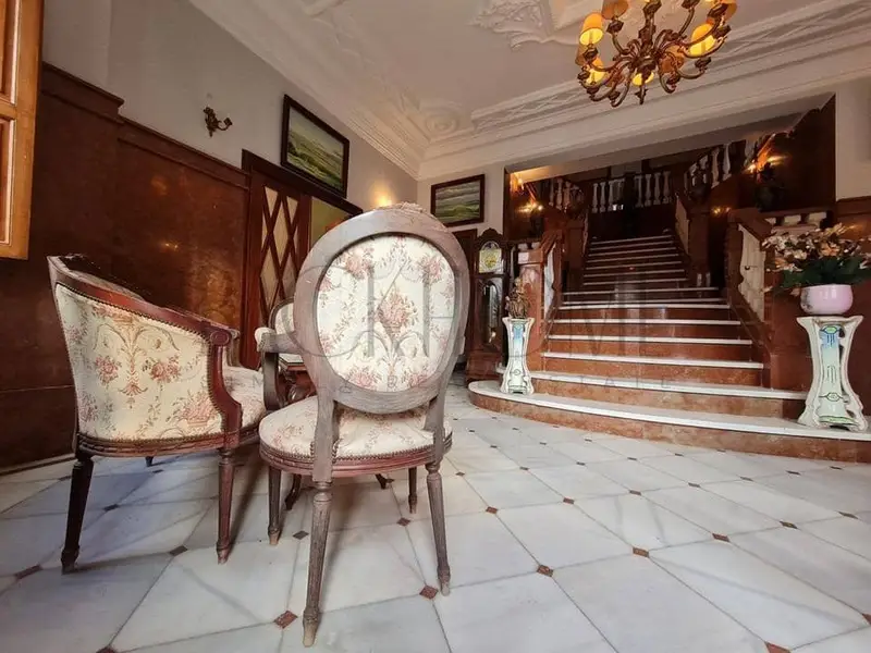 Chalet de Lujo en Bergondo con Piscina y Pista de Tenis