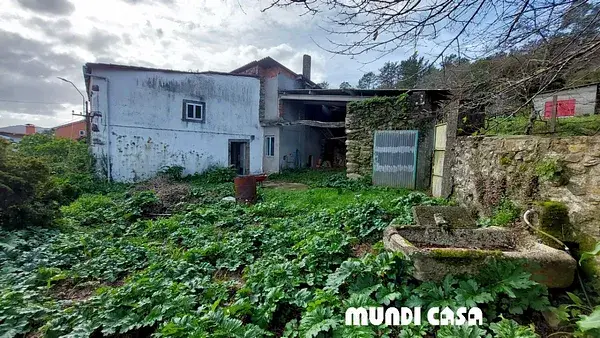 Casa Rural en Lousame para Restaurar con Finca de 900m2