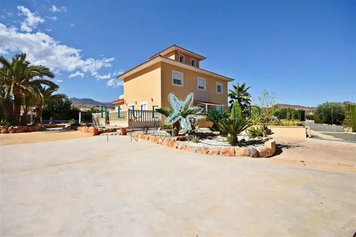 Villa de Lujo en Venta Totana 4 Dormitorios Piscina