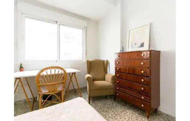 Apartamento 3 Dormitorios Ronda Estudiantes Habitaciones Amuebladas