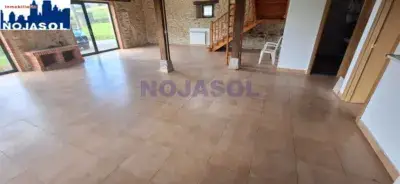 Casa rural reformada en Meruelo 296m2 con terreno