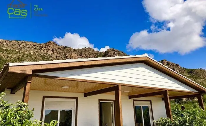 Casa de Madera 90m2 con Porche y Acabados de Lujo