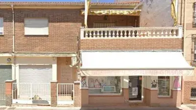 Casa Adosada con Local Comercial en Armilla