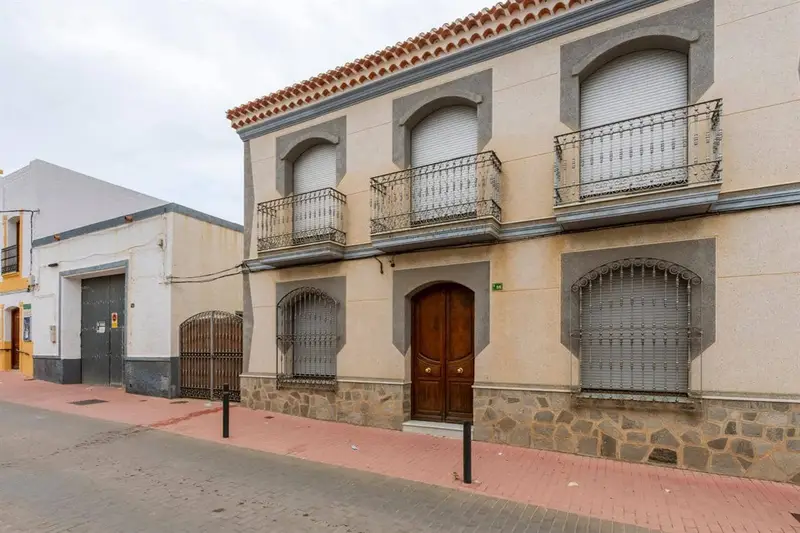 Casa de Pueblo en Los Gallardos con Jardín y Vistas
