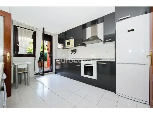 Bajo con Terraza 206m2 en Valdenoja