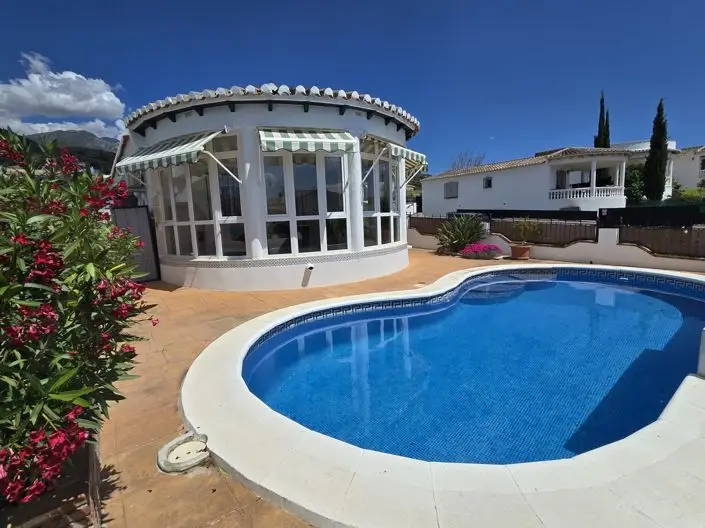 Villa de 2 Dormitorios en Venta cerca de Tiendas