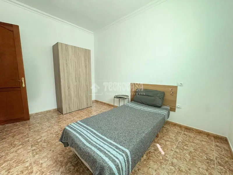 Casa Moderna en Venta 220m2 5 Habitaciones Garaje Azotea