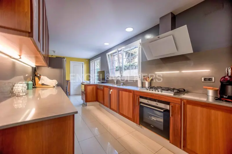 Chalet de Lujo en Premià de Mar con Piscina y Jardín