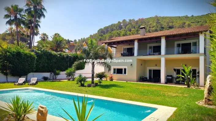 Villa de Lujo 3 Dormitorios Piscina Grande Venta