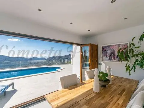 Casa Rural con Piscina Privada cerca de Cómpeta Málaga
