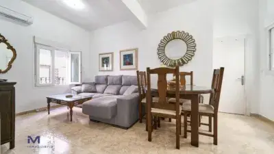Piso en venta en Sanlúcar centro: 2 dormitorios, ascensor y azotea