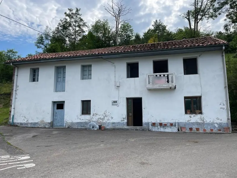 Casa con Jardin en El Llano Udias Ref C754