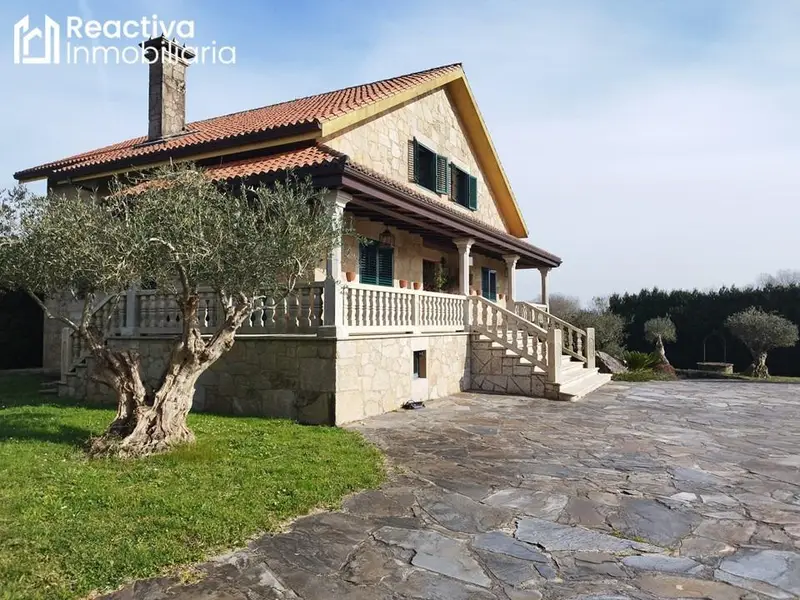 Casa en Bastavales con Terraza y Casita de Invitados