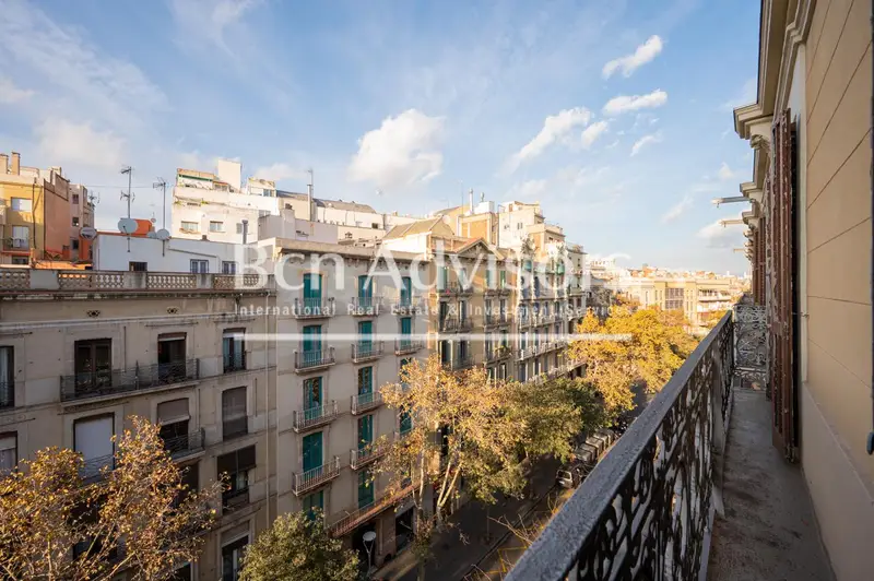 Atico Duplex en Barcelona con Vistas al Mar y Terraza