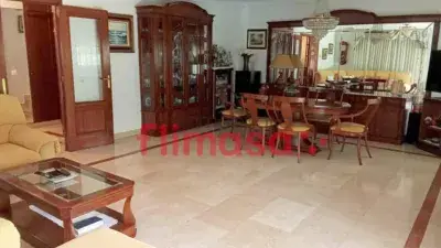 Chalet Adosado en Campodón 243m2 4 Dorm 3 Baños Jardin Terraza