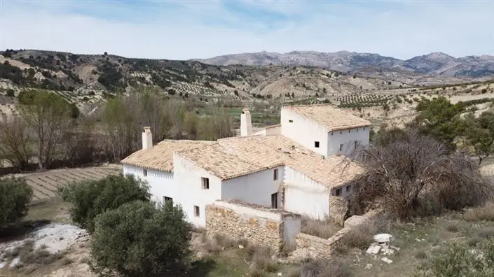 Cortijo Andaluz con 9 Dormitorios en Venta