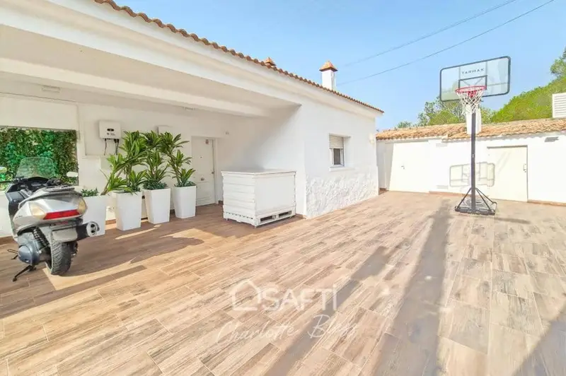 Chalet en venta en Olivella, Barcelona