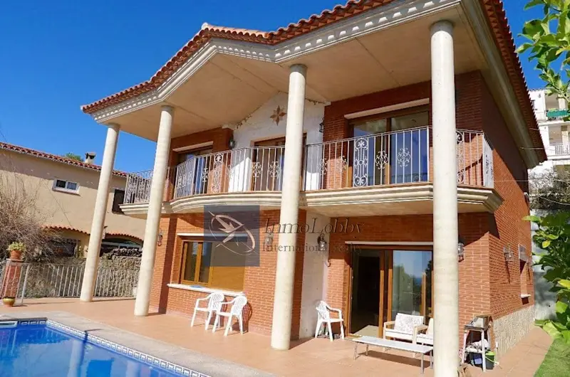 Chalet en Platja dAro con Vistas al Mar 4 Dormitorios Piscina